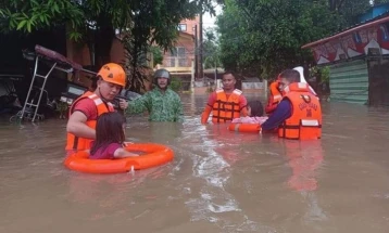 Të paktën shtatë të vdekur nga stuhia tropikale që goditi Filipinet