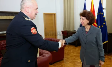 Siljanovska Davkova u takua me kryeshefin e SHM-së të Armatës, gjeneral nënkolonelin Vasko Gjurçinovski