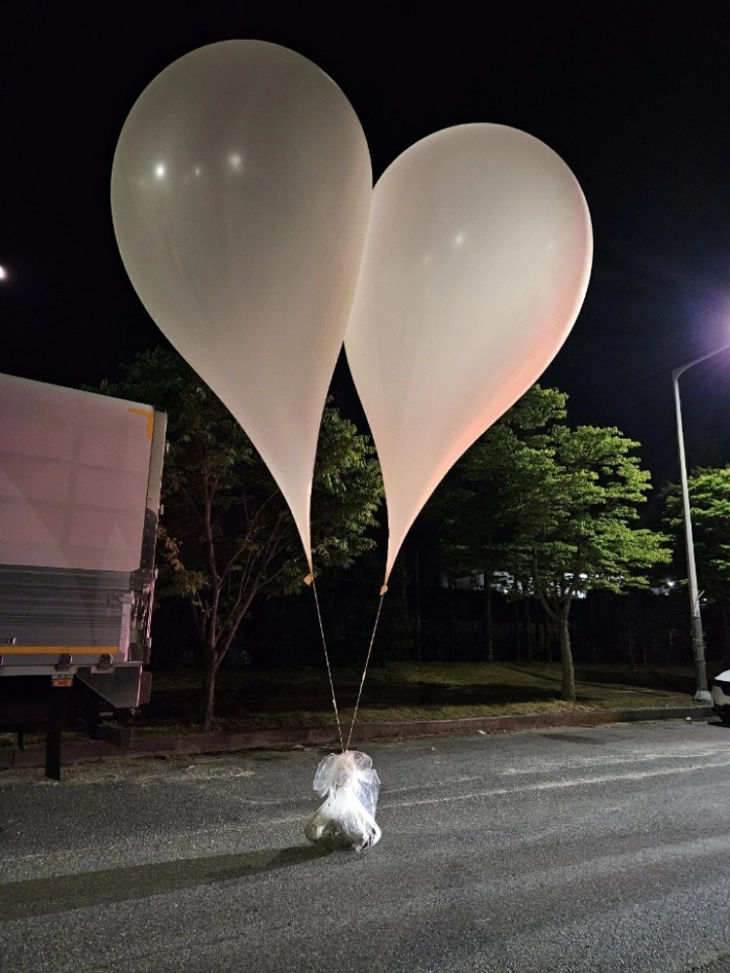 Северна Кореја испрати балони со ѓубре и ѓубрива во Јужна Кореја