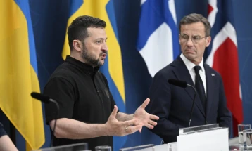 Зеленски потпиша безбедносен договор со Шведска: Само заедно можеме да го запреме лудилото од Москва