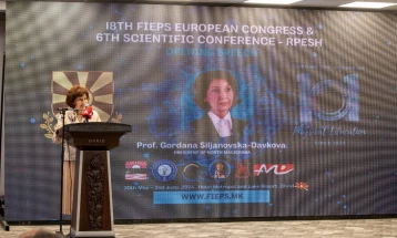 Siljanovska Davkova mbajti fjalim në kongresin e Federatës ndërkombëtare për edukim fizik dhe sport FIEPS