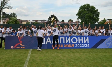 Во женскиот фудбал трета година по ред првак е ЖФК Љуботен од Тетово
