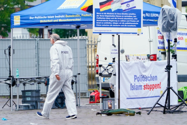 Повредениот полицаец во нападот во Мајнхајм е ставен во индуцирана кома