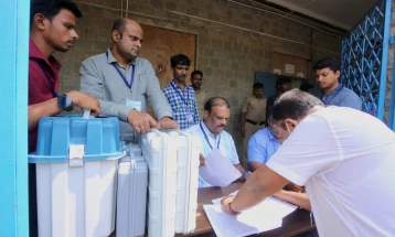 Anketat parashohin fitore të partisë së kryeministrit Modi në zgjedhjet parlamentare në Indi