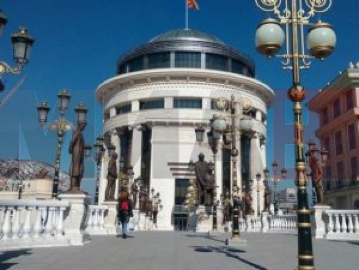 Поведена истрага против седум лица за улична продажба нa дрога во Скопје