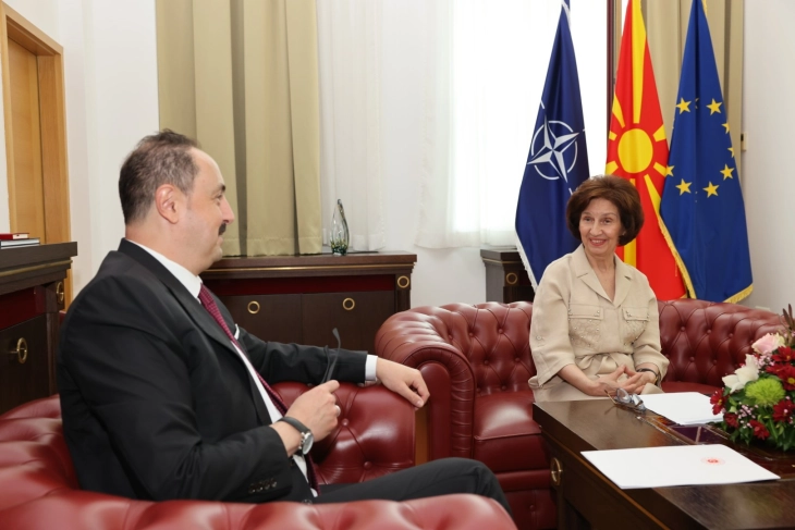 Takim i presidentes Siljanovska Davkova me ambasadorin turk Fatih Ullusoj