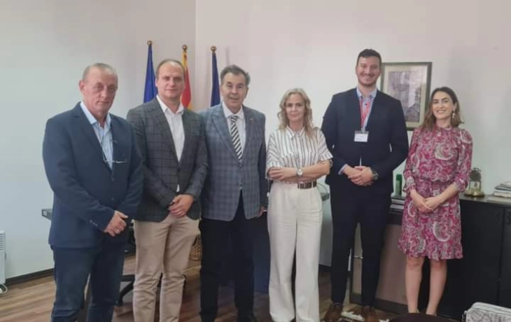 Nëpunës publikë për vizitë në Ambasadën e Maqedonisë së Veriut në Tiranë