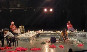 МТФ „Војдан Чернодрински“: Претставата на Драмски содејствува со фестивалското мото „Промени се, промени сѐ“