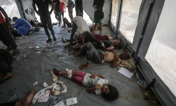 Хамас: Најмалку 210 загинати и 410 ранети во кампот Нусејрат во централниот дел на Појасот Газа