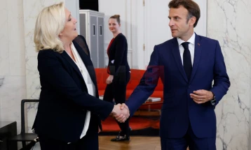 Ле Пен го порази Макрон, екстремната десница победи на изборите во Франција