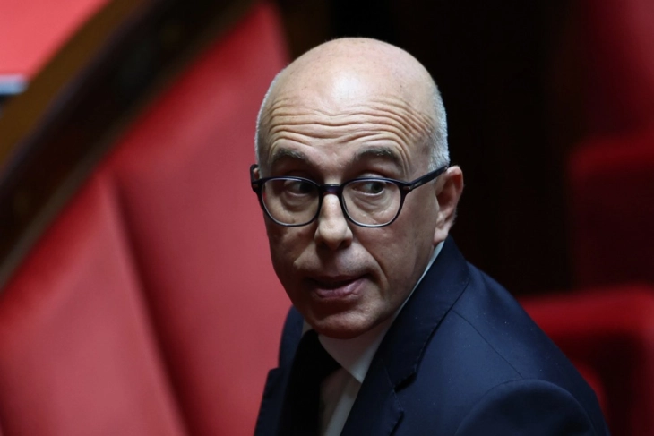 Лидерот на француските републиканци, Ерик Сиоти, повика на сојуз со партијата на Ле Пен, но со тоа не се согласуваат неговите колеги