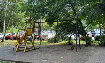 Повторно уништена урбана опрема и реквизити на детско игралиште во Општина Центар