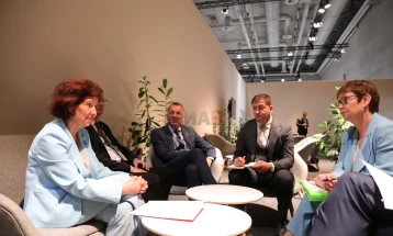 Takim i presidentes Siljanovska Davkova me Barbara Rambusek, drejtore për inkluzivitet gjinor dhe ekonomik në BERZH