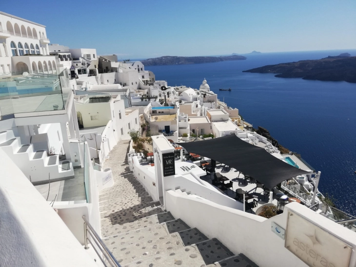 Грчки омбудсман: Грција да намали со градбите и да ја заштити природата заради стабилност на туризмот