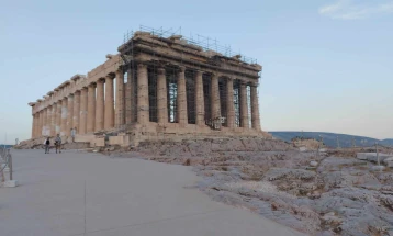 Vala e të nxehtit në Greqi arrin kulmin, vendet arkeologjike në Athinë janë mbyllur për pesë orë
