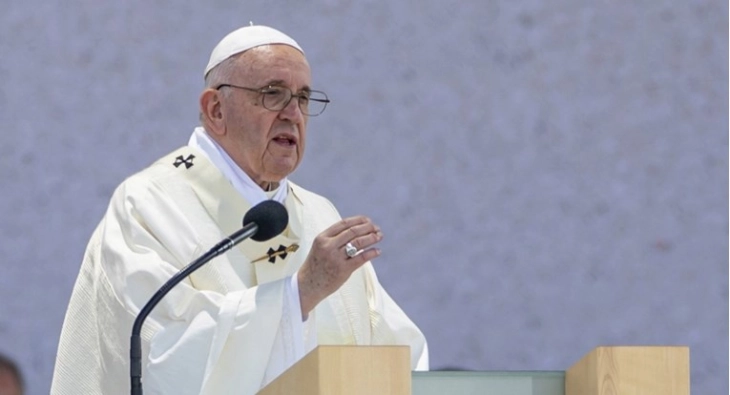 Папата Франциск пристигна на Самитот на Г7 за неговото историско обраќање