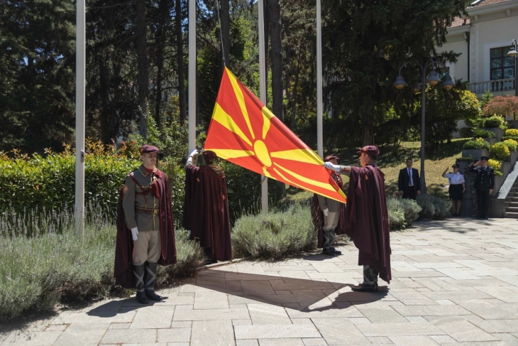 Церемонија на свечено менување на државното знаме во Кабинетот на Претседателот