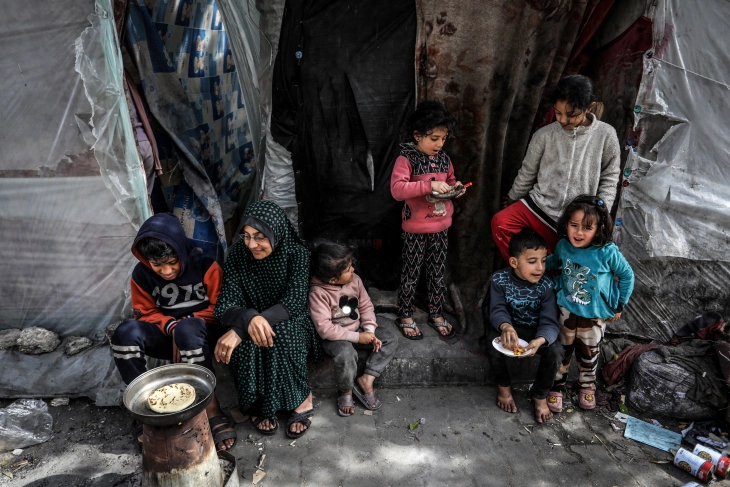 УНРВА: Потребен итен третман за повеќе од 50.000 деца во Газа поради акутна неухранетост