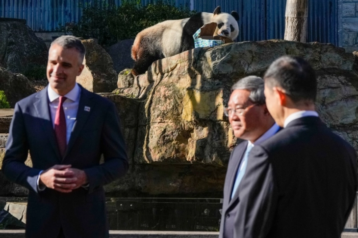 Ли: Австралија треба да ги остави настрана несогласувањата со Кина