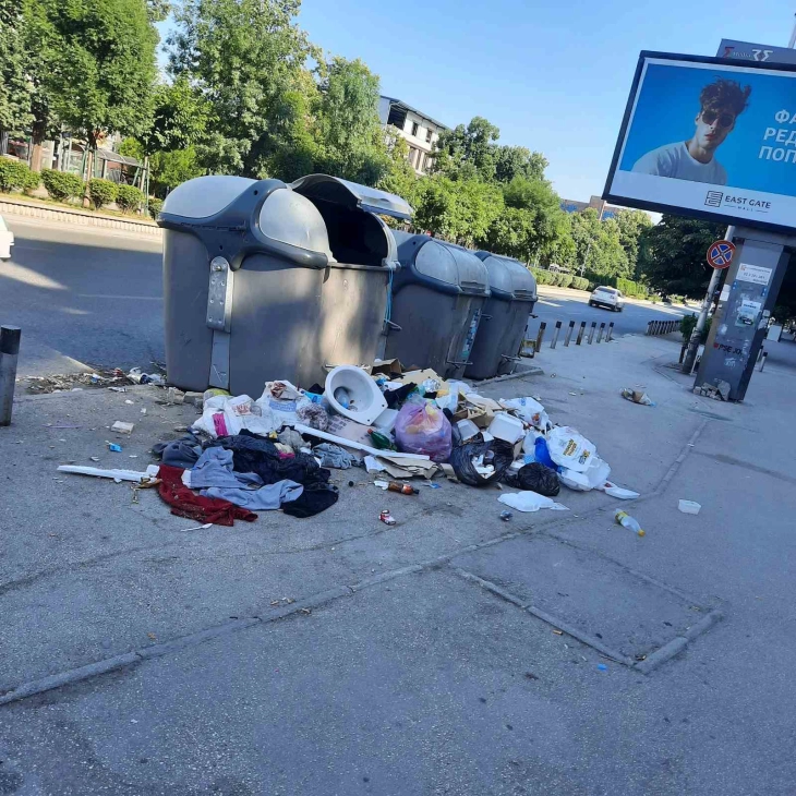 ЈП „Комунална хигиена“: Масовно непрописно исфрлање отпад во близина на контејнерите во Скопје, сторителите подлежат на санкции