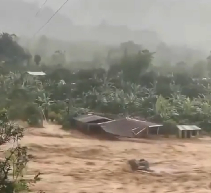 Обилните дождови усмртија најмалку седум лица во Еквадор