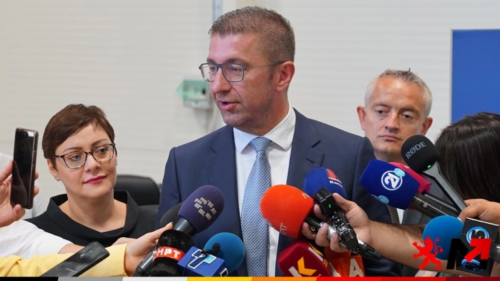 Mickoski: Nuk mund të bëhemi sikur nuk kuptojmë se emri kushtetues nuk është pjesë e sistemit juridik