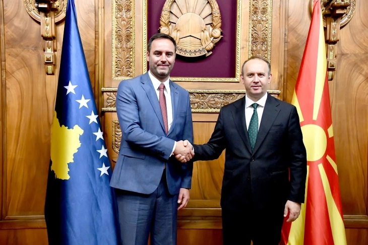 Средба на Гаши со Коњуфца: Одлична меѓусебна соработка со Косово, евроинтегративната цел е заедничка