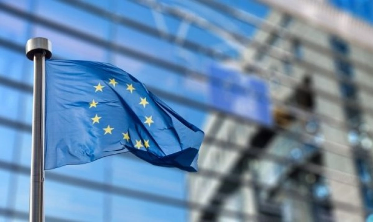 РСЕ: Се очекува ЕУ делумно и постепено да ги укинува мерките против Косово