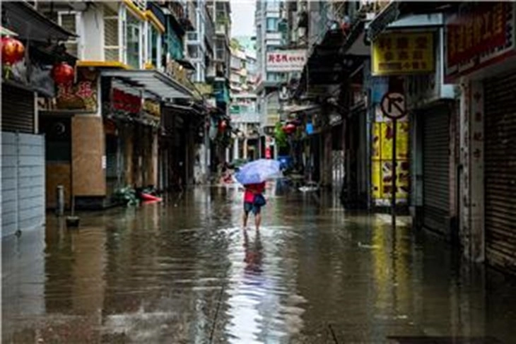 Најмалку 47 лица го загубија животот во поплави во јужна Кина