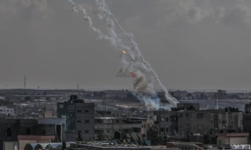 Најмалку 32 Палестинци загинаа во израелските напади врз Рафа