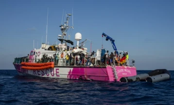 Во Италија уште 14 тела се извлечени од морето по бродоломот, десетици луѓе се водат за исчезнати