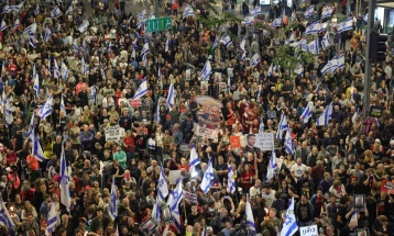 Десетици илјади Израелци протестираа барајќи избори и враќање на заложниците