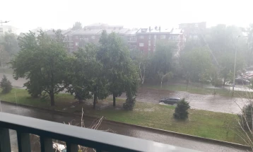 Невреме со силен дожд и грмотевици во Скопје