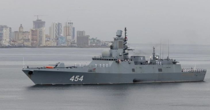 Воена вежба на руски брод во Атлантски Океан