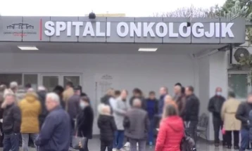 Скандал на клиниката за онкологија во Тирана, лекари ги упатувале пациентите во приватни болници и на тоа заработувале