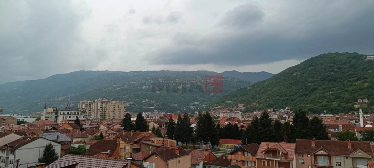 Reshje shiu, erë dhe bubullima sërish në Tetovë
