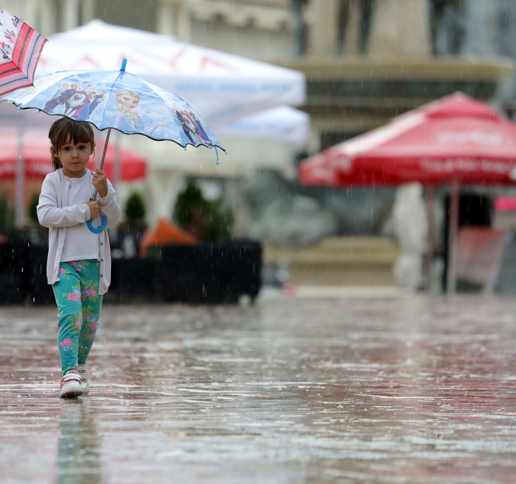 Local thunderstorms, temps up to 34C