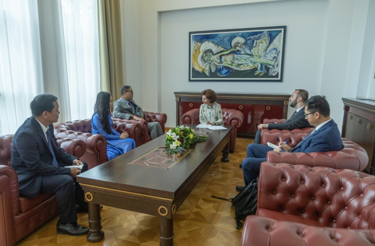 President Siljanovska Davkova meets Vietnamese Ambassador Long