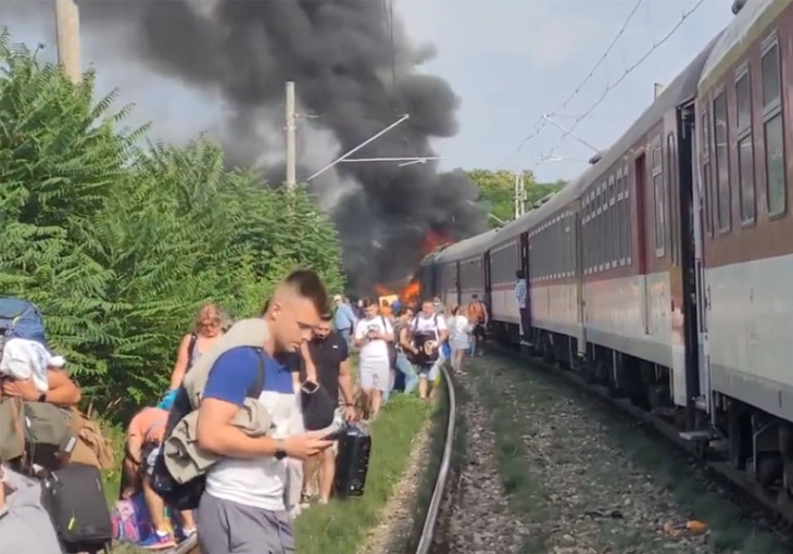 Најмалку петмина загинати при судир на воз и автобус во Словачка