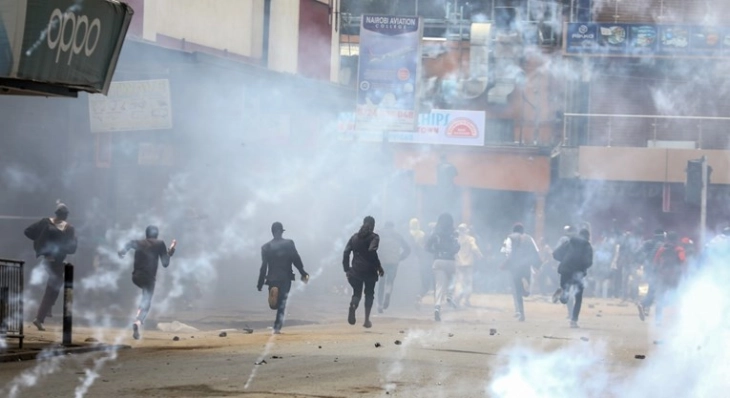 Во Кенија насилни протести против зголемувањето на даноците, војската излезе на улиците