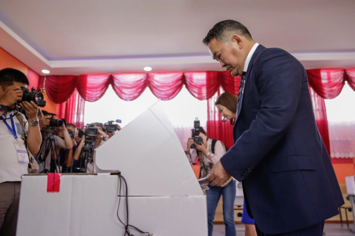 Во Монголија се одржуваат парламентарни избори, граѓаните незадоволни од корупцијата и инфлацијата
