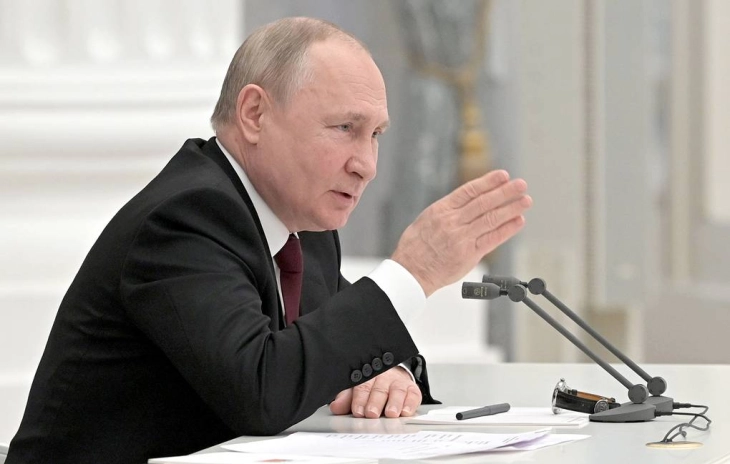 Путин: Русија мора да започне производство на ракети со среден и мал дострел