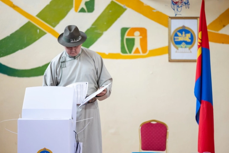 Владејачката партија во Монголија победи на изборите, но со ослабено парламентарно мнозинство