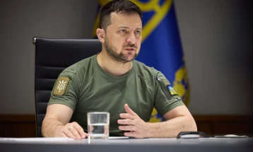 Zelensky asks for more air defence after 800 Russian bombs last week