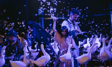 Претставата „Собирачи на пердуви“ на Дејан Пројковски триумфираше на фестивал во Србија