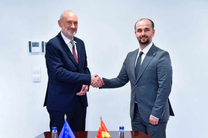 Прв официјален состанок на министерот за европски прашања Муртезани со евроамбасадорот Гир – Македонија останува посветена на евроатлантската агенда