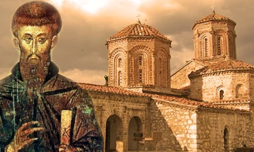 Православните верници го слават Свети Наум Охридски Чудотворец, празнични богослужби во неговиот храм на Охридското Езеро