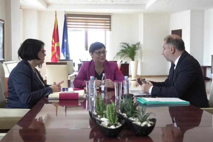 Ministrja e Financave në takim me drejtorët e DAP-it dhe Doganës