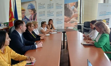 Министрите Јаневска и Андоновски на средба со Британски совет за развој на дигитални вештини кај учениците