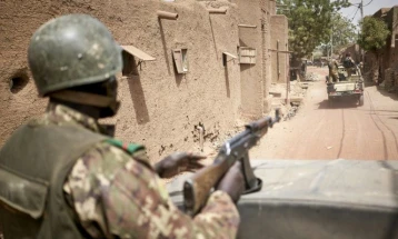Околу 40 лица убиени во напад врз село во централниот дел на Мали